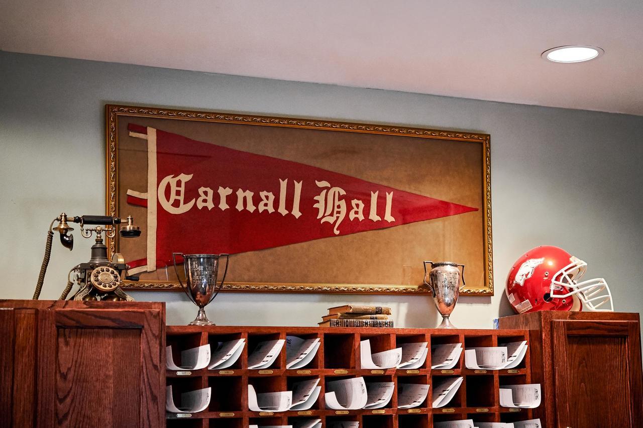 Inn At Carnall Hall Файетвил Екстериор снимка